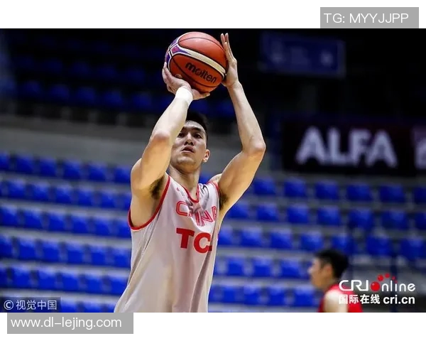 郭艾伦带领中国男篮迎战国际赛场挑战展现篮球风采与团队精神